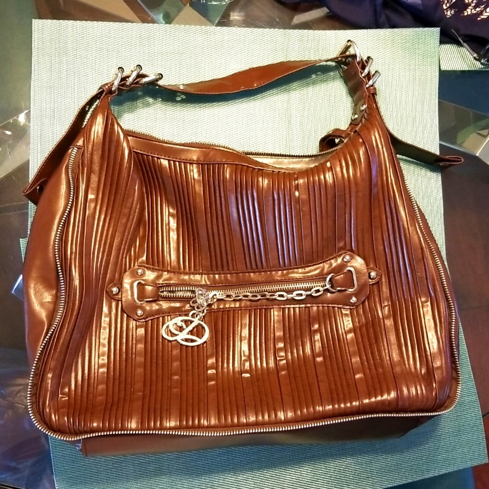 Awesome brown Dereon hand bag!